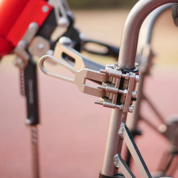 Quick connection mechanism of EXC-2004 mini wheelchair power assist head