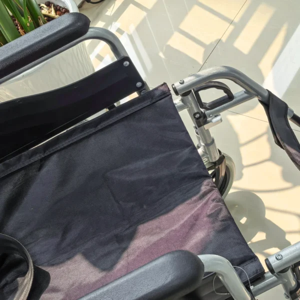 Ergonomic Oxford cloth seat and blow-molded armrests of EXC-2007 manual wheelchair